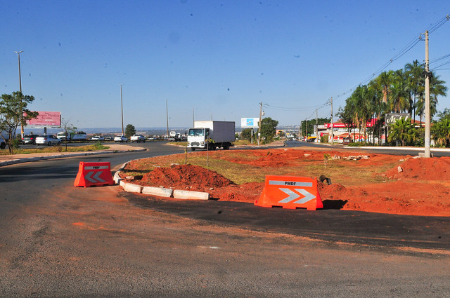 Rotatória nova e menos prejuízos em Vicente Pires