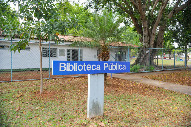 É hora de voltar para a biblioteca na Candangolândia