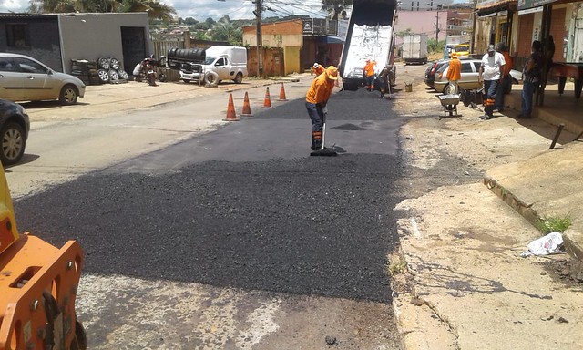 Quarenta e cinco toneladas de asfalto para recuperar vias em Vicente Pires