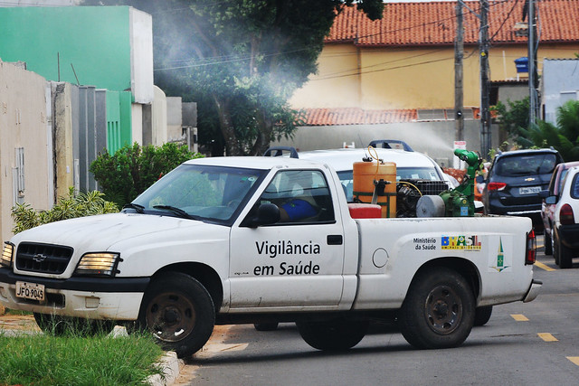 Abram as janelas, lá vem o fumacê!