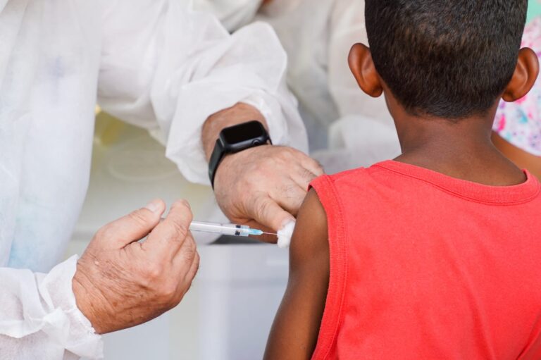 Goiás amplia exigência de carteira de vacinação nas escolas