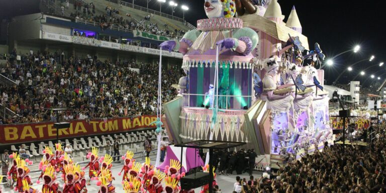 São Paulo: sete escolas de samba fecham os desfiles do Grupo Especial