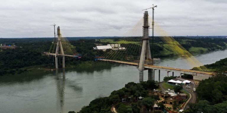 Segunda ponte entre Brasil e Paraguai tem 84% da obra concluída