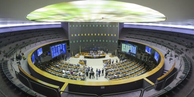 Câmara aprova MP que muda modelo de análise de benefício do INSS