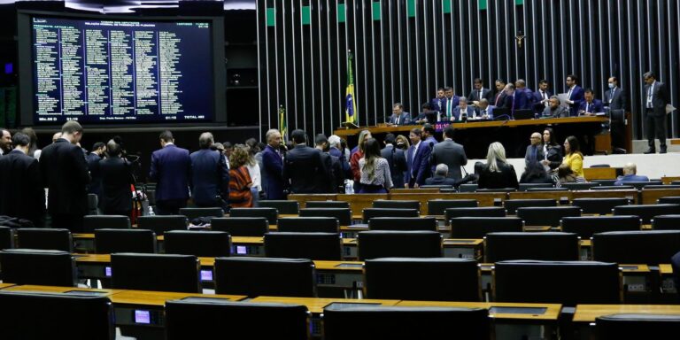 Câmara concluiu votação em 1º turno da PEC dos benefícios sociais