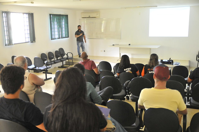 Criadores aprendem técnicas de produção e comercialização de tilápias