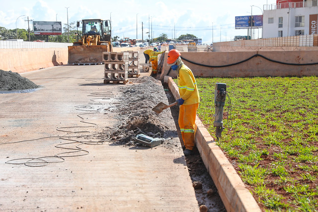 Faltam 60 m para concluir instalação de canaletas no Túnel de Taguatinga
