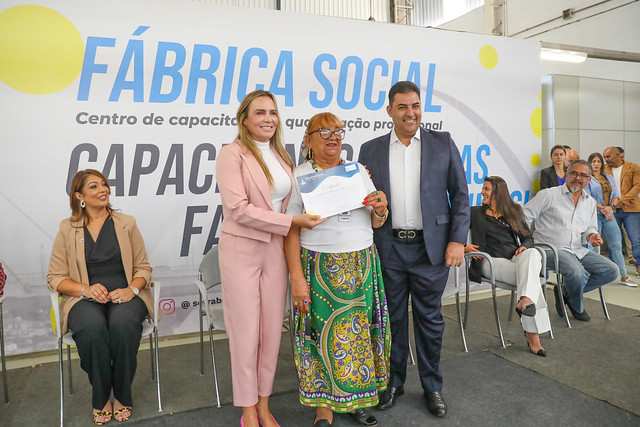 Fábrica Social forma 170 alunos e nova turma fará material para hospitais