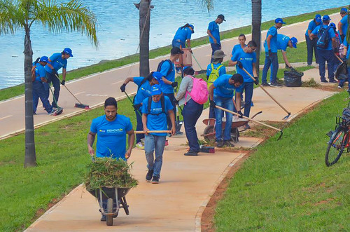 GDF Presente recupera orla em Brazlândia e pavimenta avenida no Paranoá