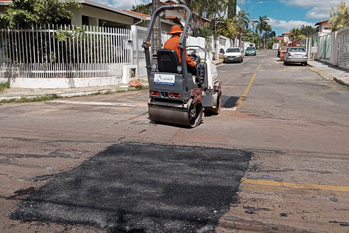 Dez RAs recebem serviços de manutenção asfáltica do GDF Presente