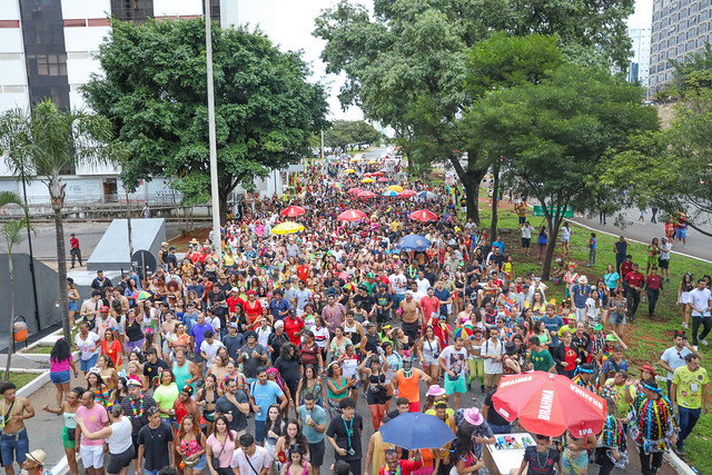 10/02/2024 - Folia de rua de Brasília começa com desfiles do Galinho e da Aruc