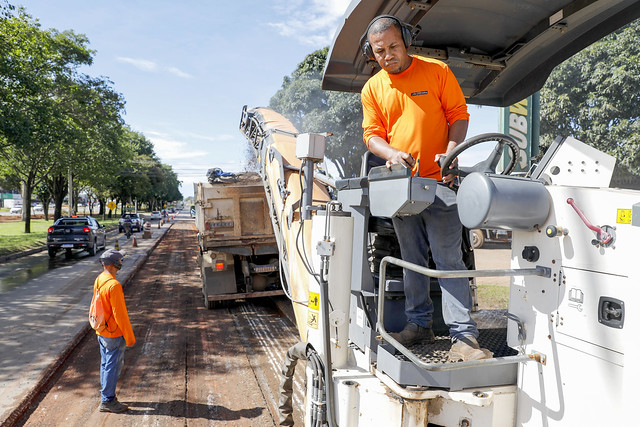 07/03/2024 - Obras no Pistão Sul iniciam recuperação dos retornos e cruzamentos