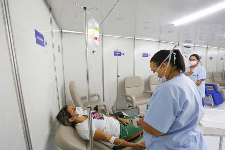 Mais de 2,6 mil pacientes com suspeita de dengue são atendidos nas novas tendas de acolhimento