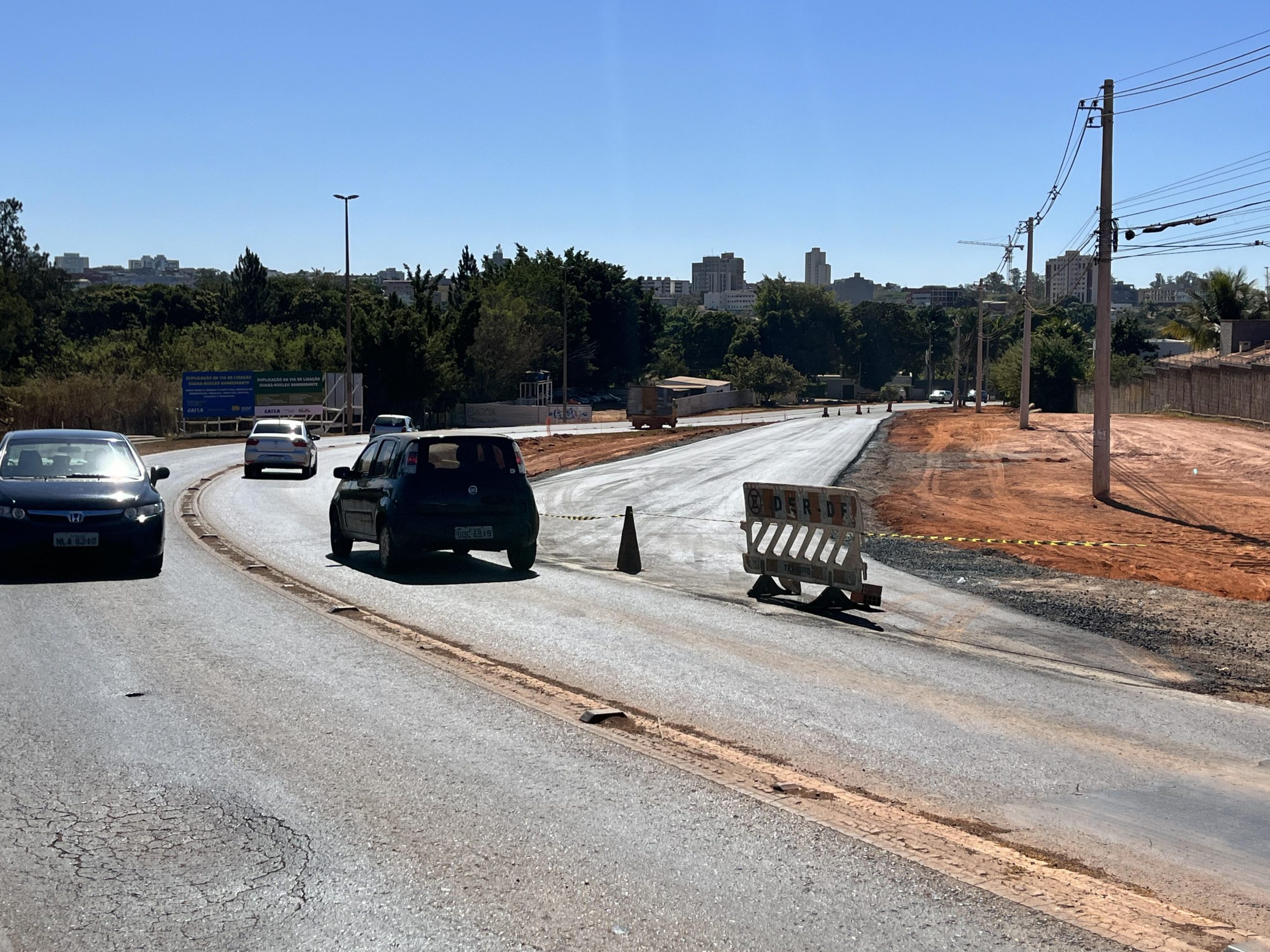 Duplicação da via Guará-Núcleo Bandeirante recebe pavimentação