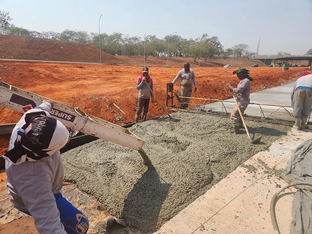 06/09/2024 - Obras do corredor para ônibus da Rodoviária da Asa Sul não param em dia de ponto facultativo